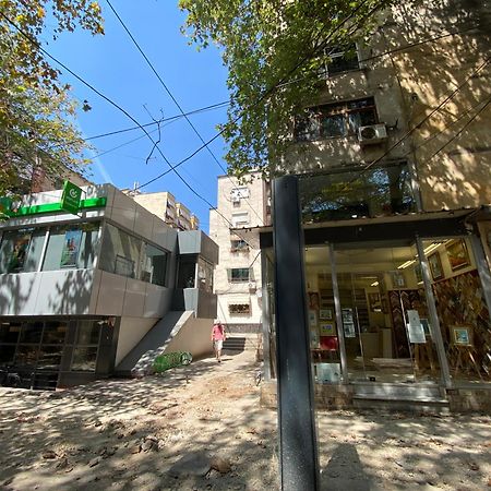 Central Welcoming Apartment In Tirana Buitenkant foto