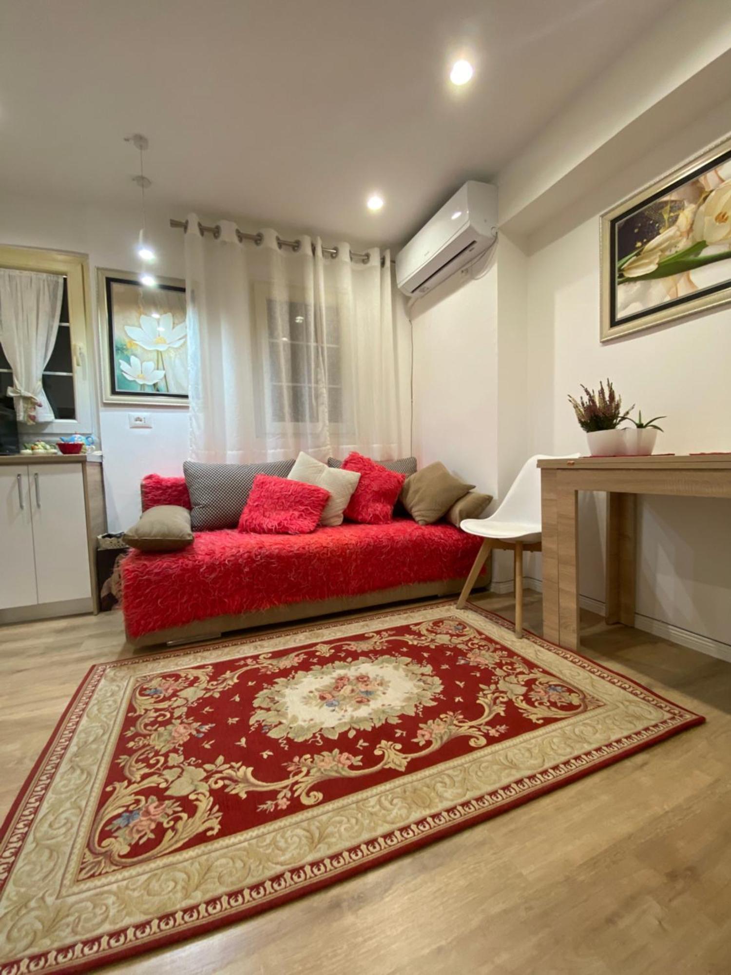 Central Welcoming Apartment In Tirana Buitenkant foto