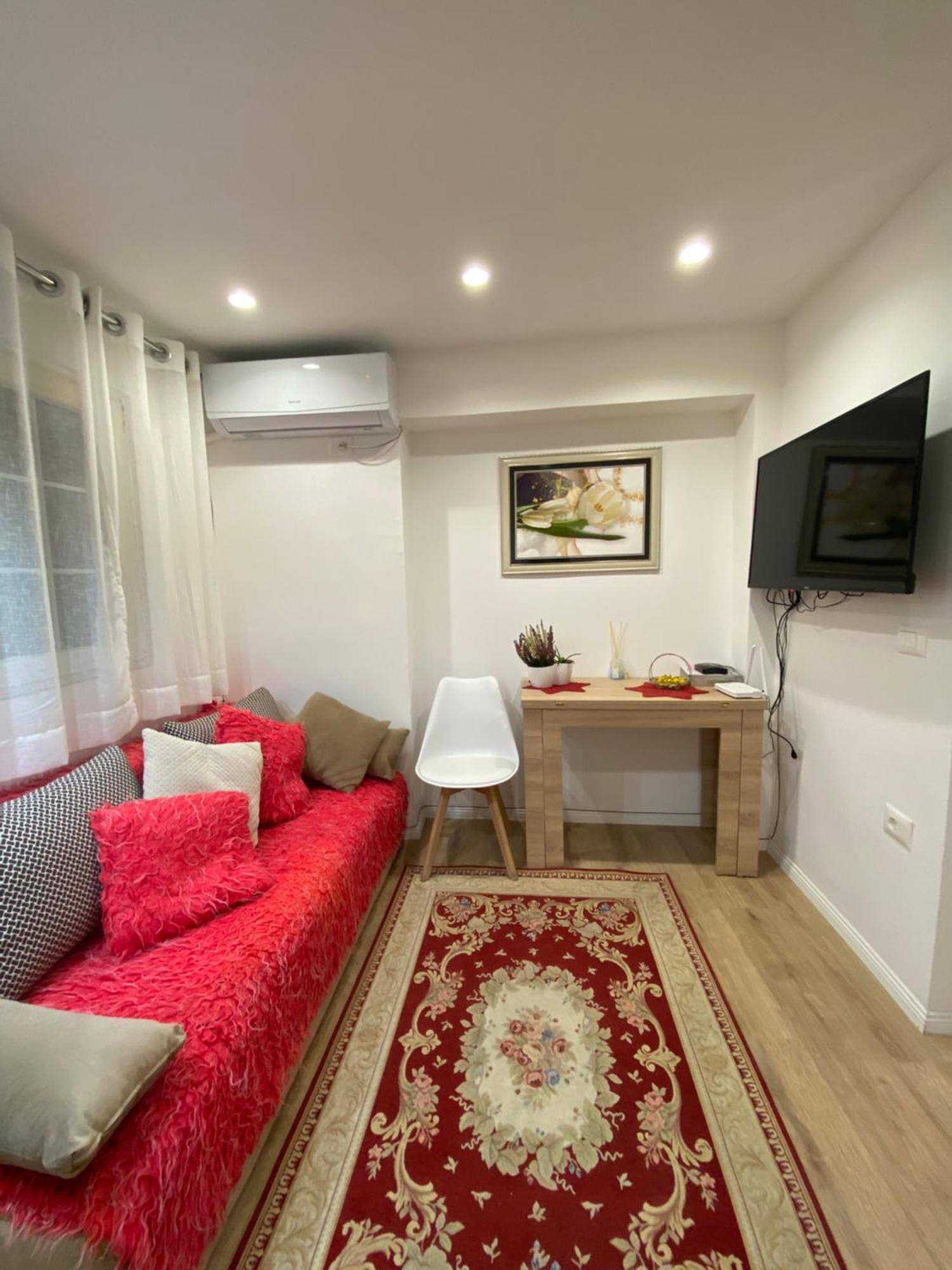 Central Welcoming Apartment In Tirana Buitenkant foto