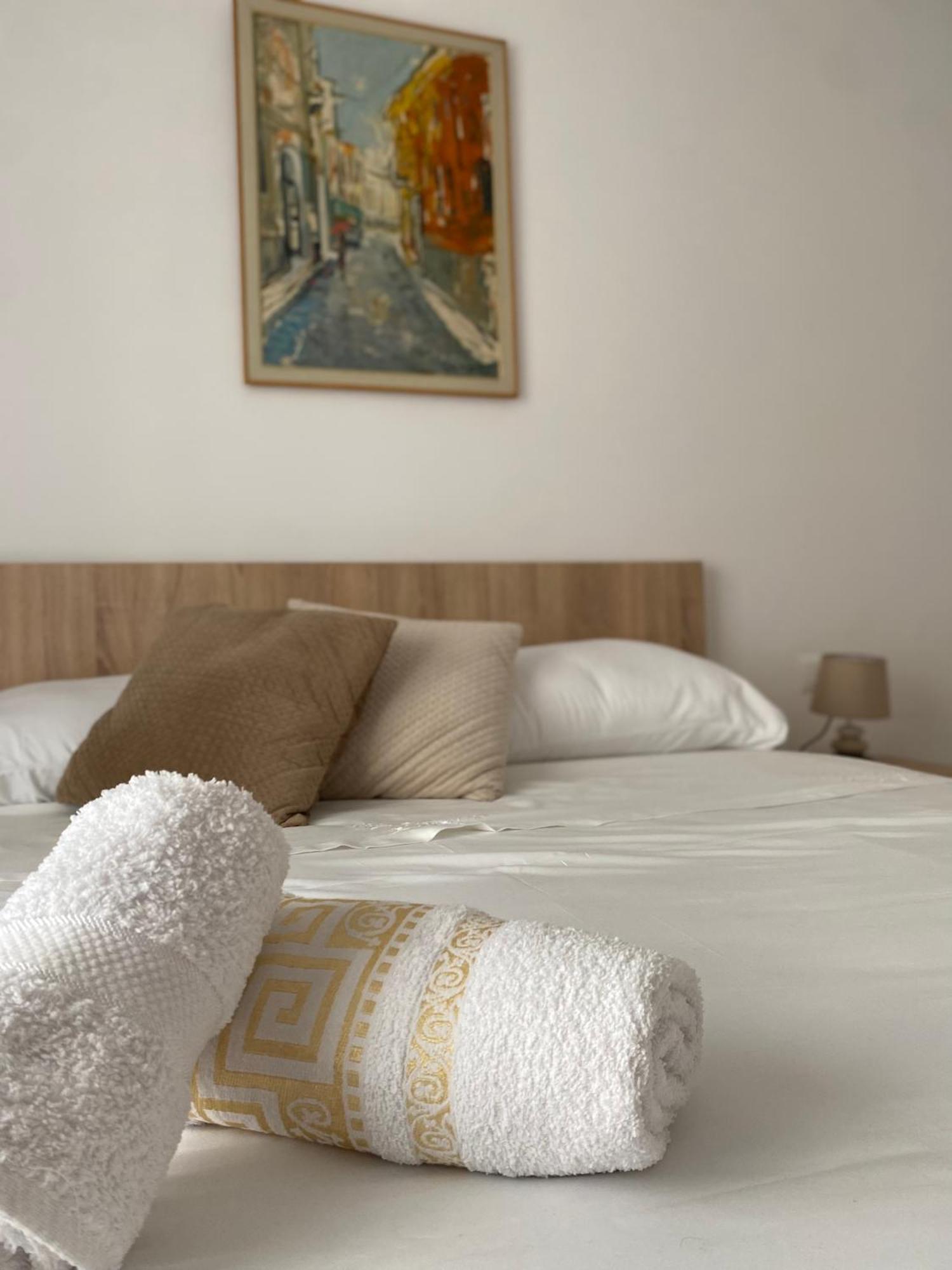 Central Welcoming Apartment In Tirana Buitenkant foto